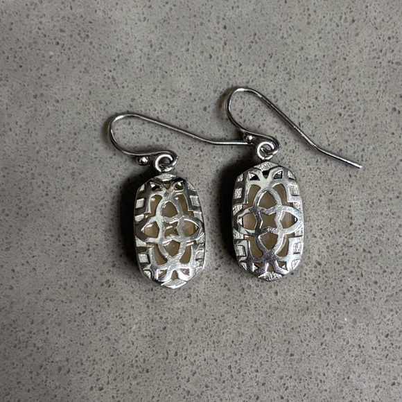 Kendra Scott Lee Drop Earrings with Ivory Mother-of-pearl stone with silver NWOT - Picture 3 of 4